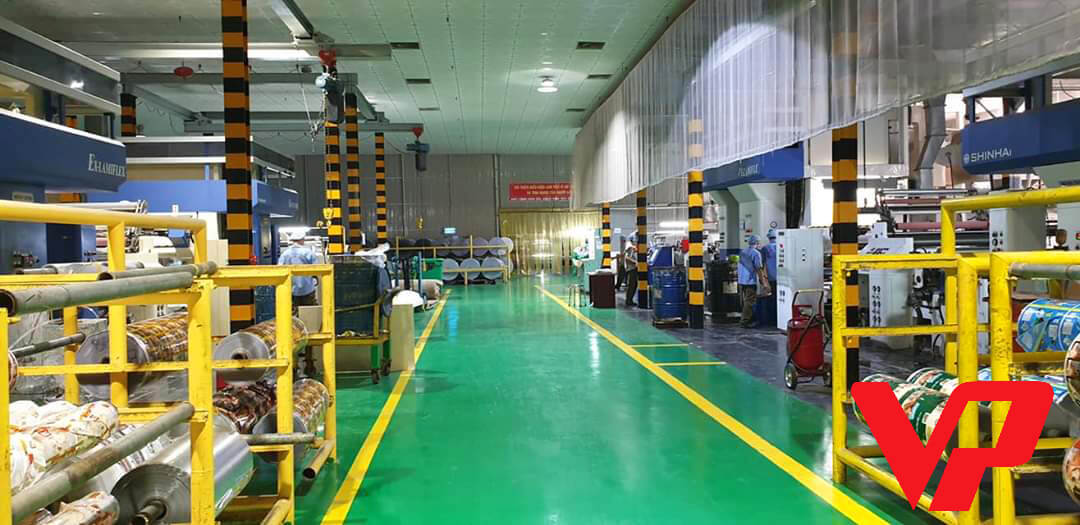 Hệ thống máy móc hiện đại tại xưởng in bao bì Vạn Phát năng suất cao
